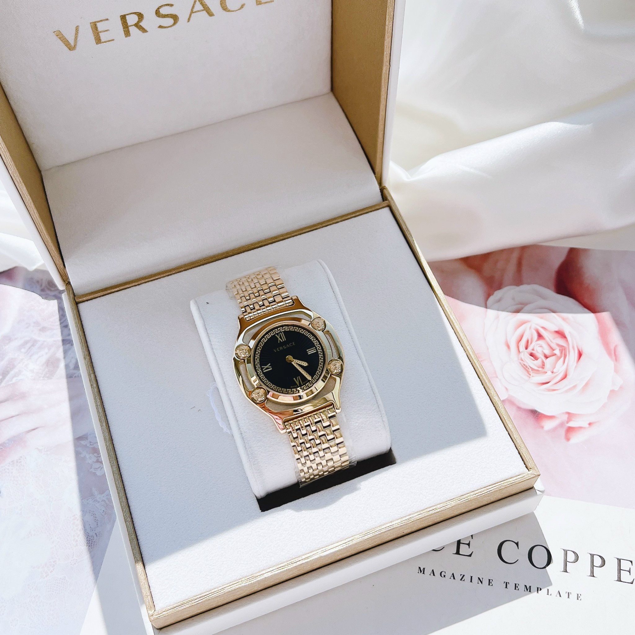 (ĐỒNG HỒ NỮ) Versace Medusa Frame Black Dial Gold Tone VEVF00520 36mm
