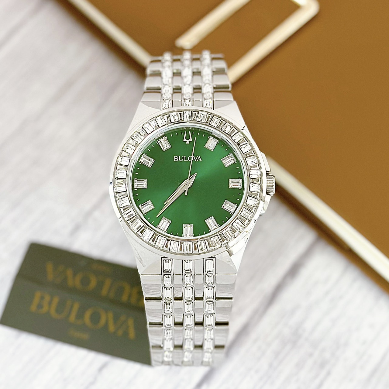 (ĐỒNG HỒ NAM) (New) Bulova 96A253 Crystal Quartz Green Dial 42mm