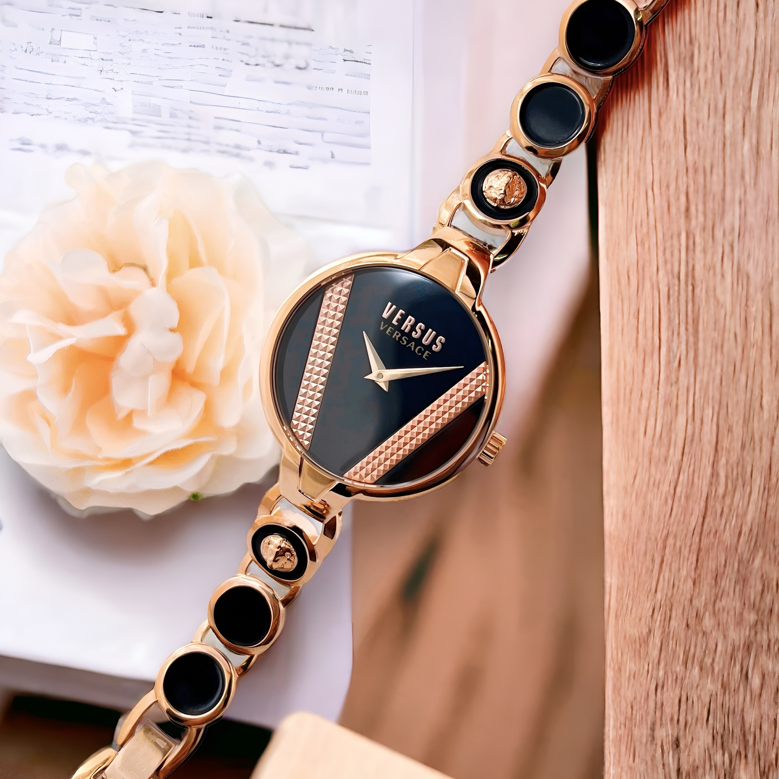 Ảnh 4 của (ĐỒNG HỒ NỮ) VERSUS VERSACE Saint Germain Women's Watch VSPER0519 36mm