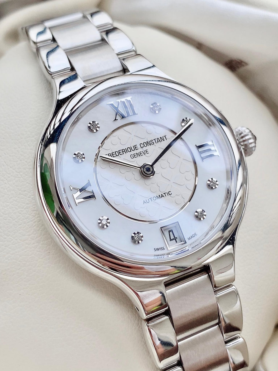Ảnh 2 của (ĐỒNG HỒ NỮ) Frederique Constant Classics Delight Diamond FC-306WHD3ER6B (FC306WHD3ER6B) 33mm