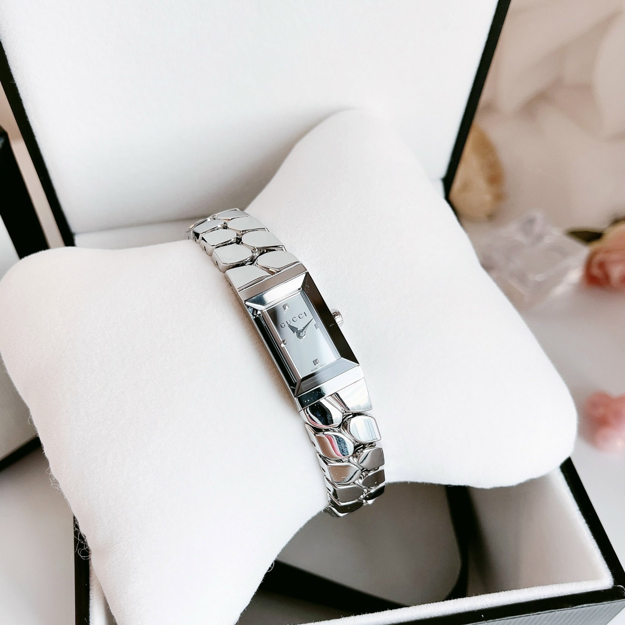 Ảnh 2 của ĐỒNG HỒ NỮ Gucci G-Frame Silver Dial Ladies YA147501 14x25mm