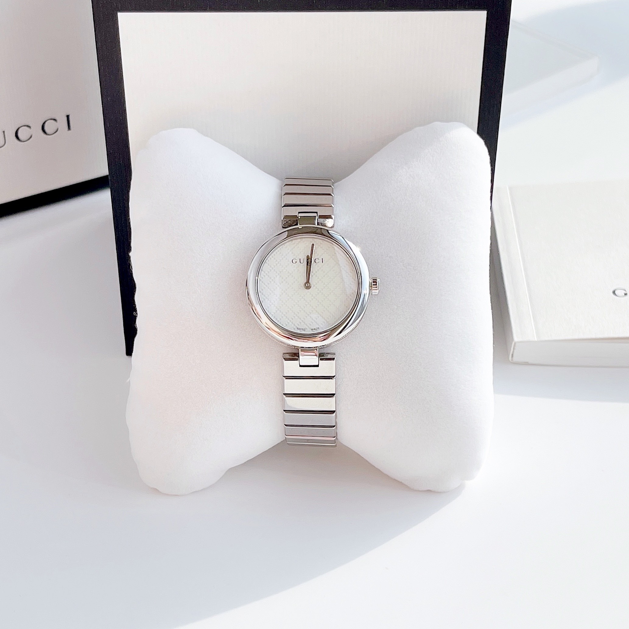 Ảnh 2 của (ĐỒNG HỒ NỮ) GUCCI DIAMANTISSIMA STAINLESS STEEL MEDIUM LADIES WATCH YA141402, 32mm