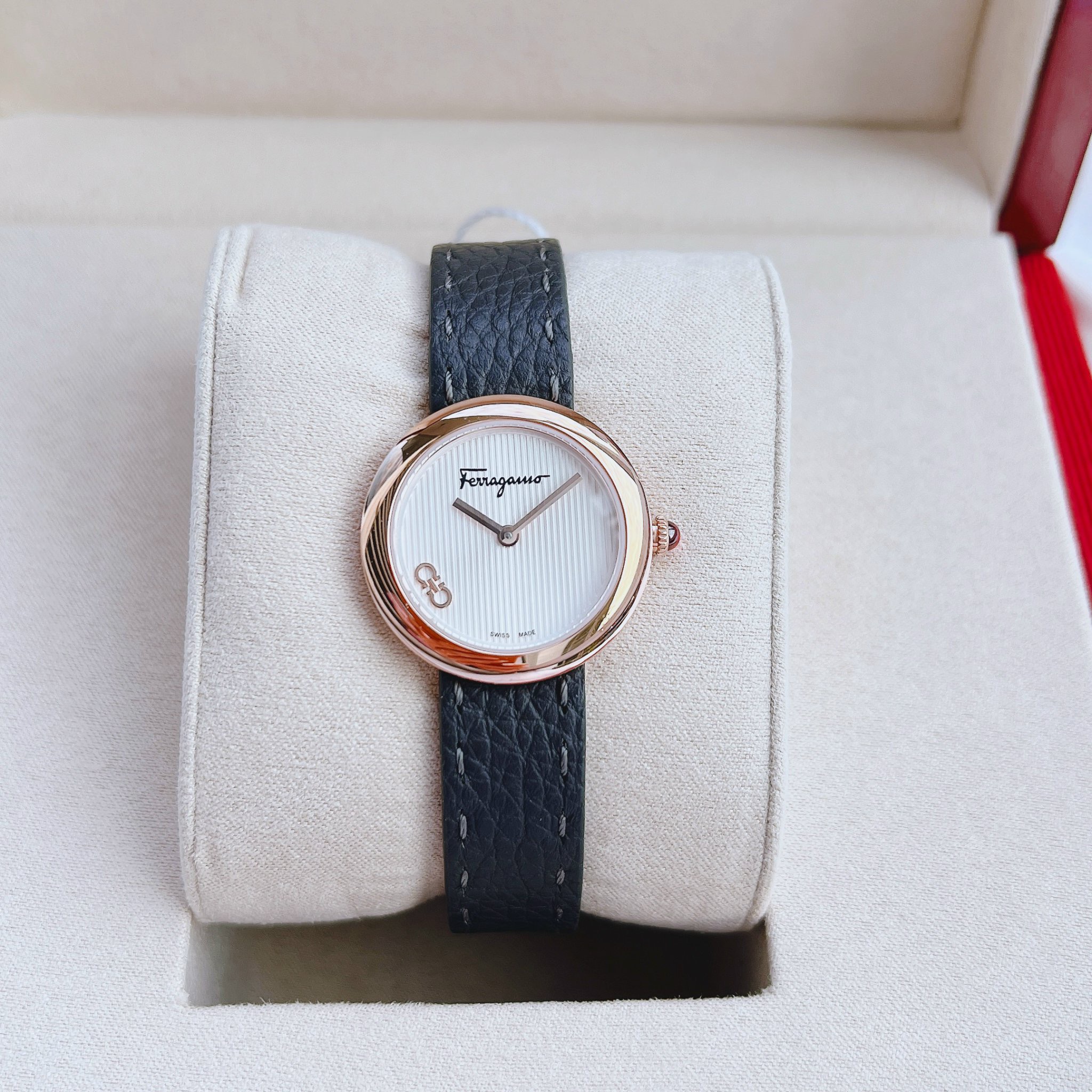 Ảnh 2 của ĐỒNG HỒ NỮ Salvatore Ferragamo 332366 Forever Leather Watch 28mm