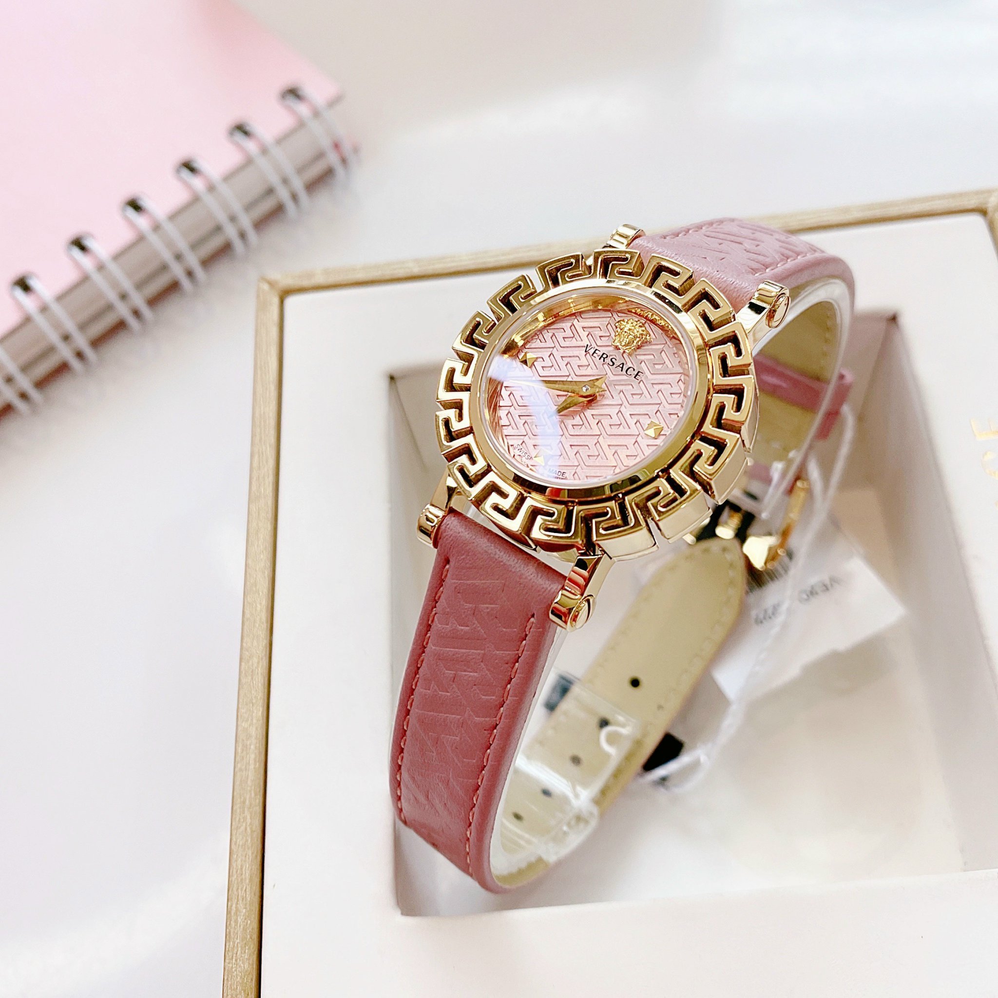 Ảnh 2 của (ĐỒNG HỒ NỮ) Versace Greca Glam Light Pink Dial Light Pink Leather VE2Q00222 30mm