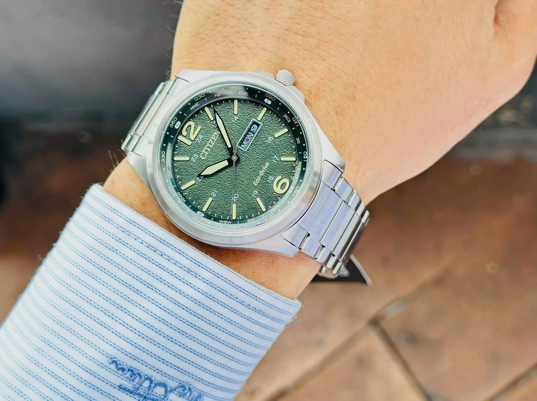 (ĐỒNG HỒ NAM) Citizen Eco-Drive AW0110-58X (AW011058X) Calendar Green Compass Dial Sport Watch 44mm