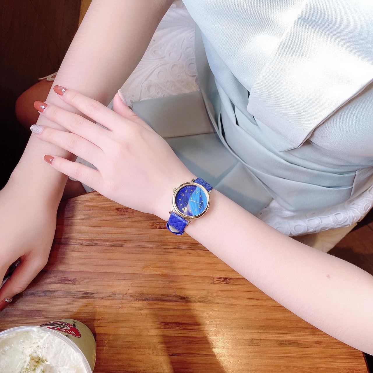Ảnh 2 của [Đồng Hồ nữ] ĐỒNG HỒ NỮ VERSACE VEVD00319 POP CHIC BLUE DIAL 36mm