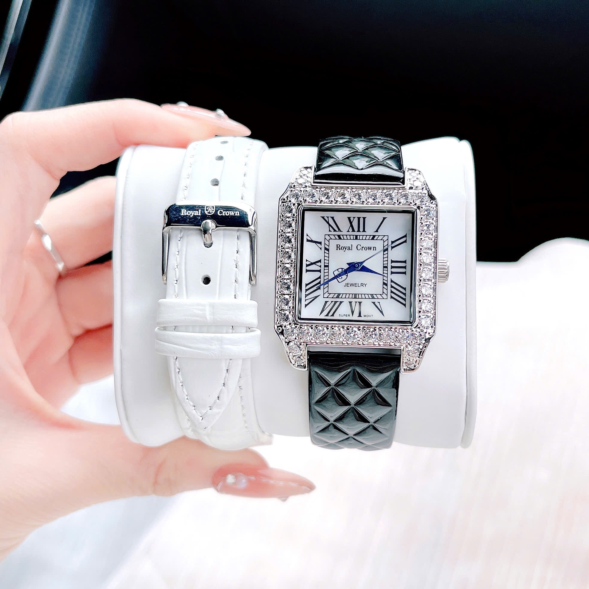 Ảnh 4 của (ĐỒNG HỒ NỮ) Royal Crown 6104M vuông da đen