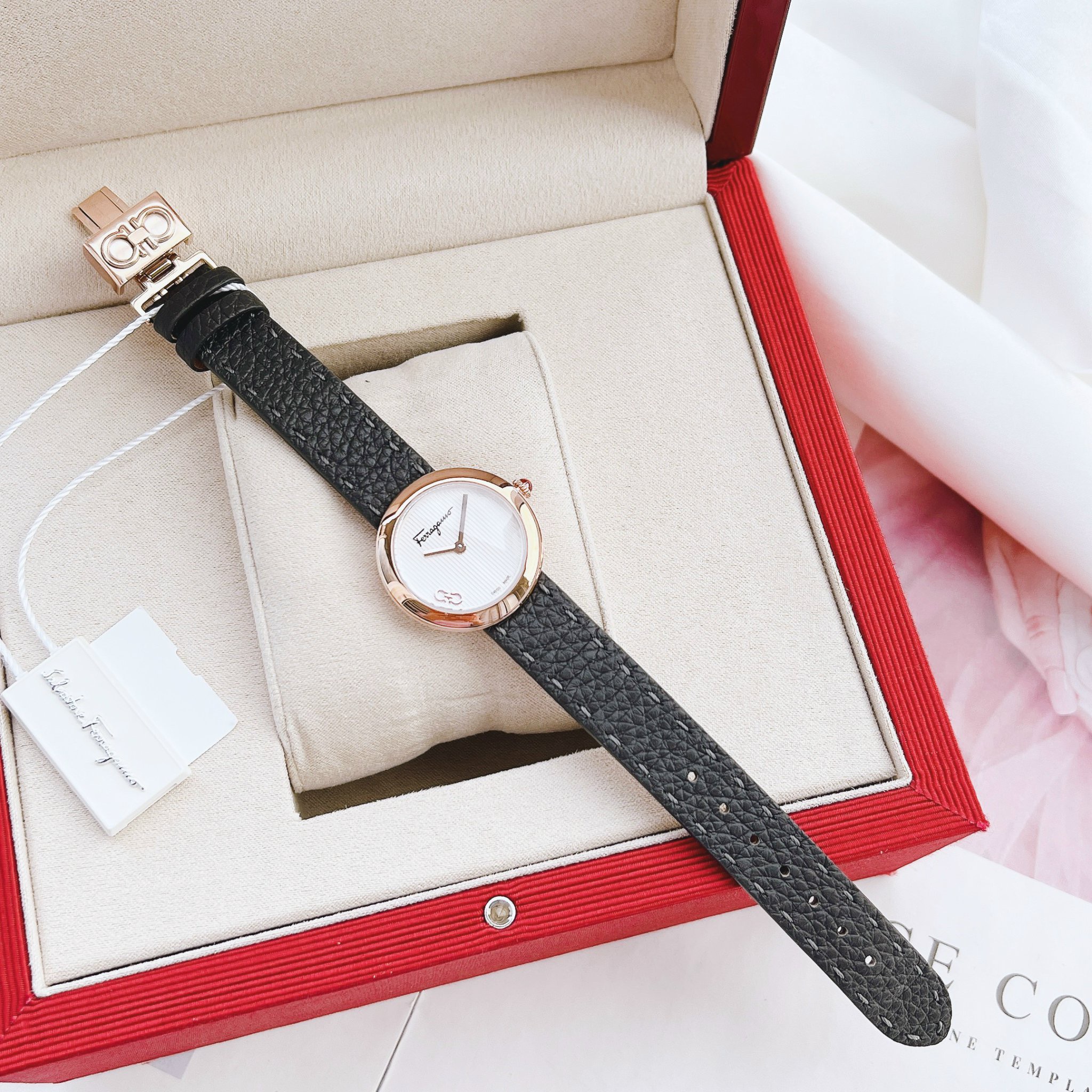 Ảnh 3 của ĐỒNG HỒ NỮ Salvatore Ferragamo 332366 Forever Leather Watch 28mm