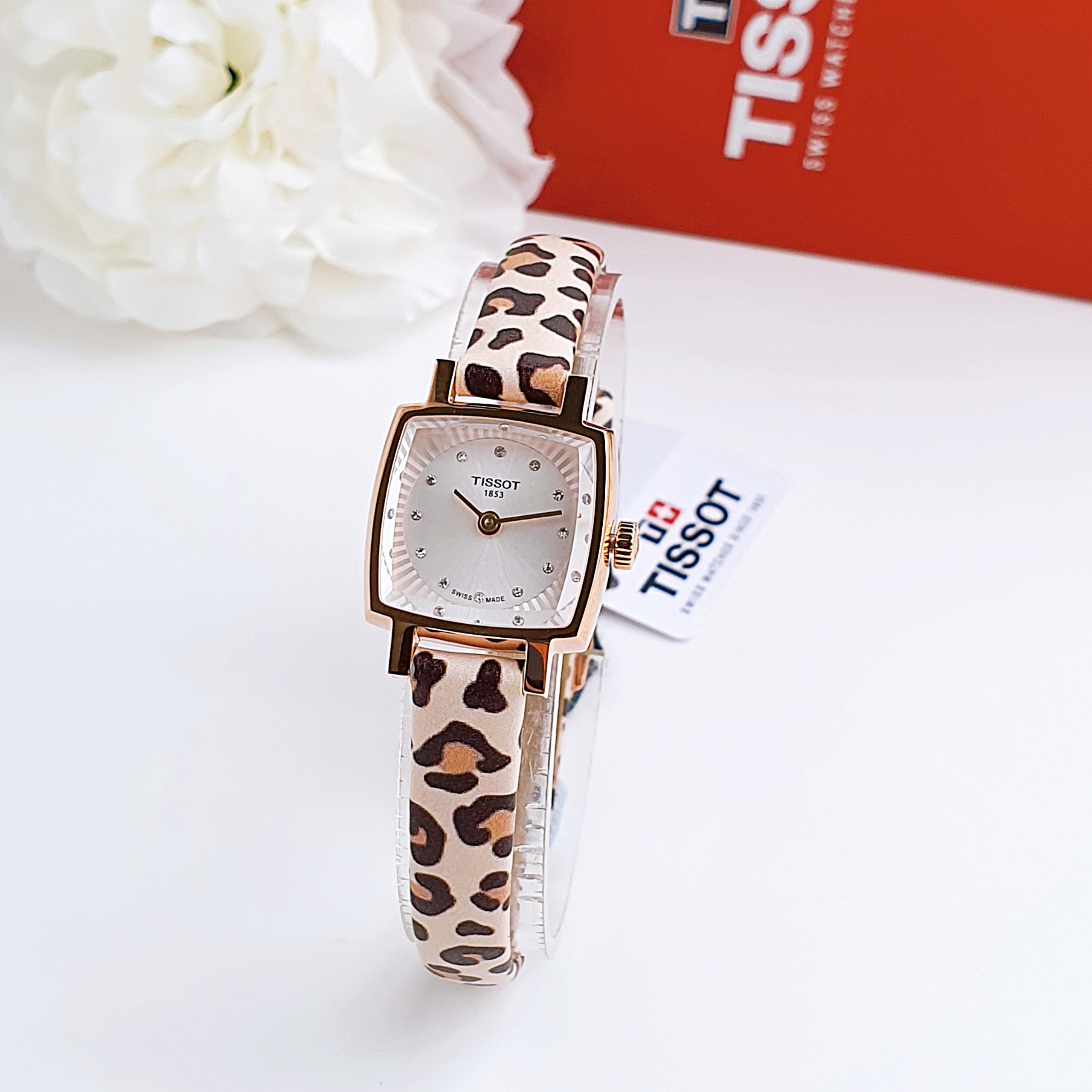 (ĐỒNG HỒ NỮ) Tissot Lovely Square T058.109.37.036.00 (T0581093703600)– Quartz (Pin) – Mặt Số 20mm, Đính Kim Cương, Dây Đeo Da Báo