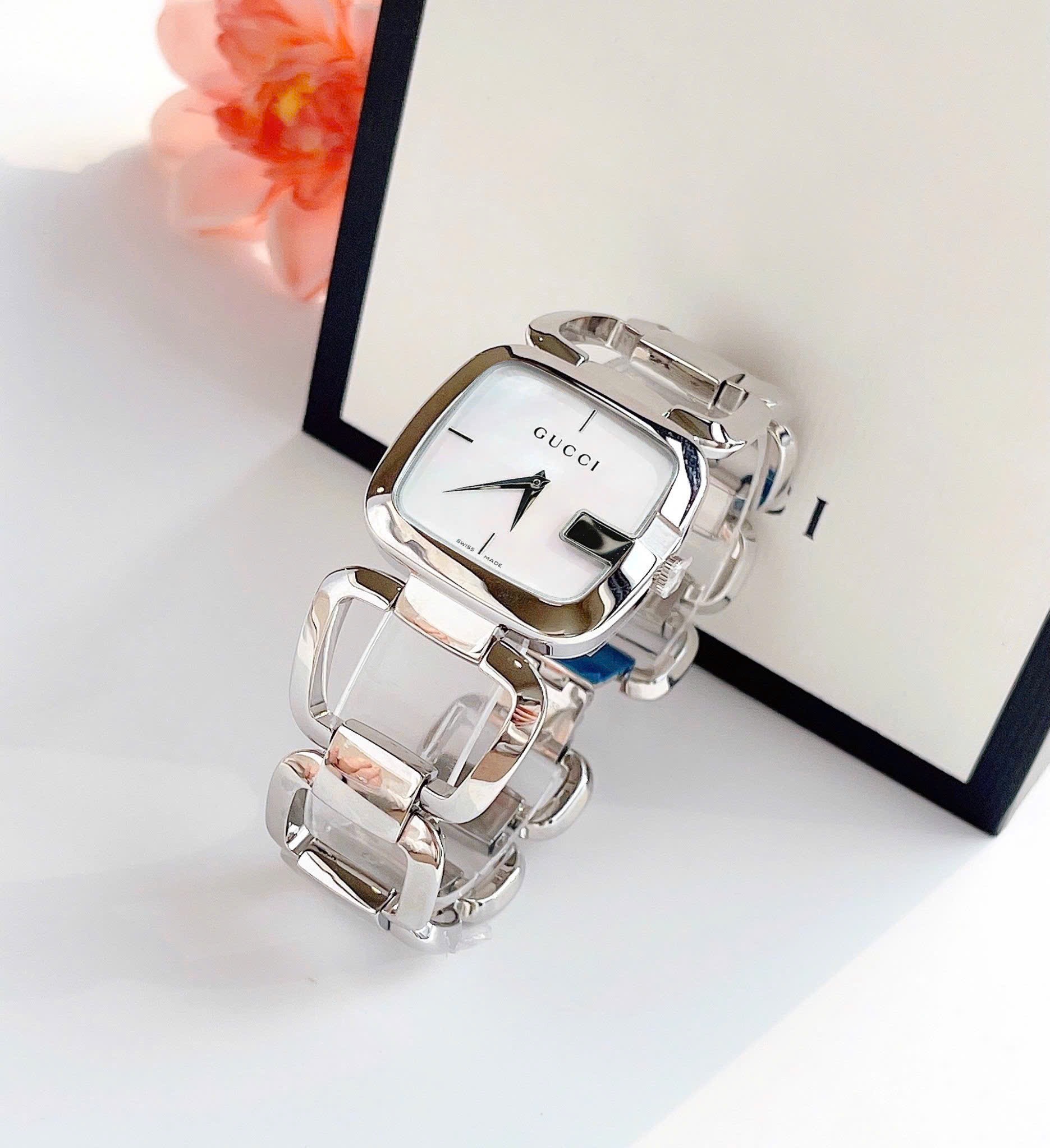 (ĐỒNG HỒ NỮ) Gucci 125 G Gucci Mother Of Pearl Dial Silver Tone YA125404 30x32mm