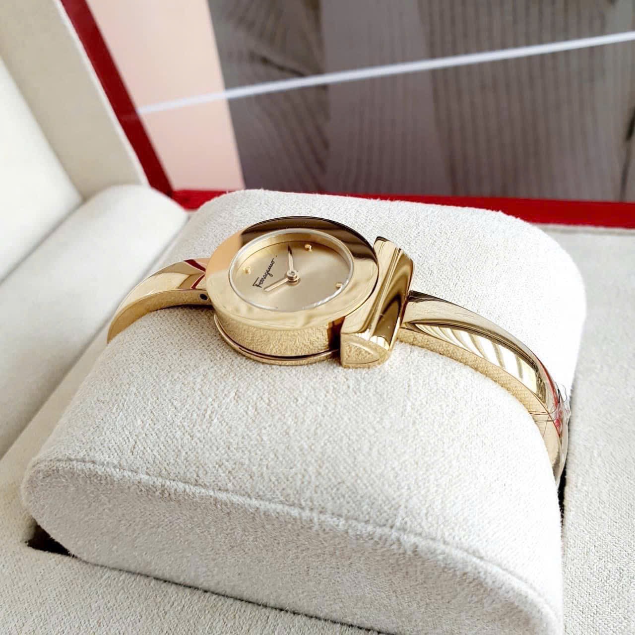 Ảnh 4 của ( ĐỒNG HỒ NỮ )  Salvatore Ferragamo FQ5100017 Gancino Quartz Gold Dial 22 mm