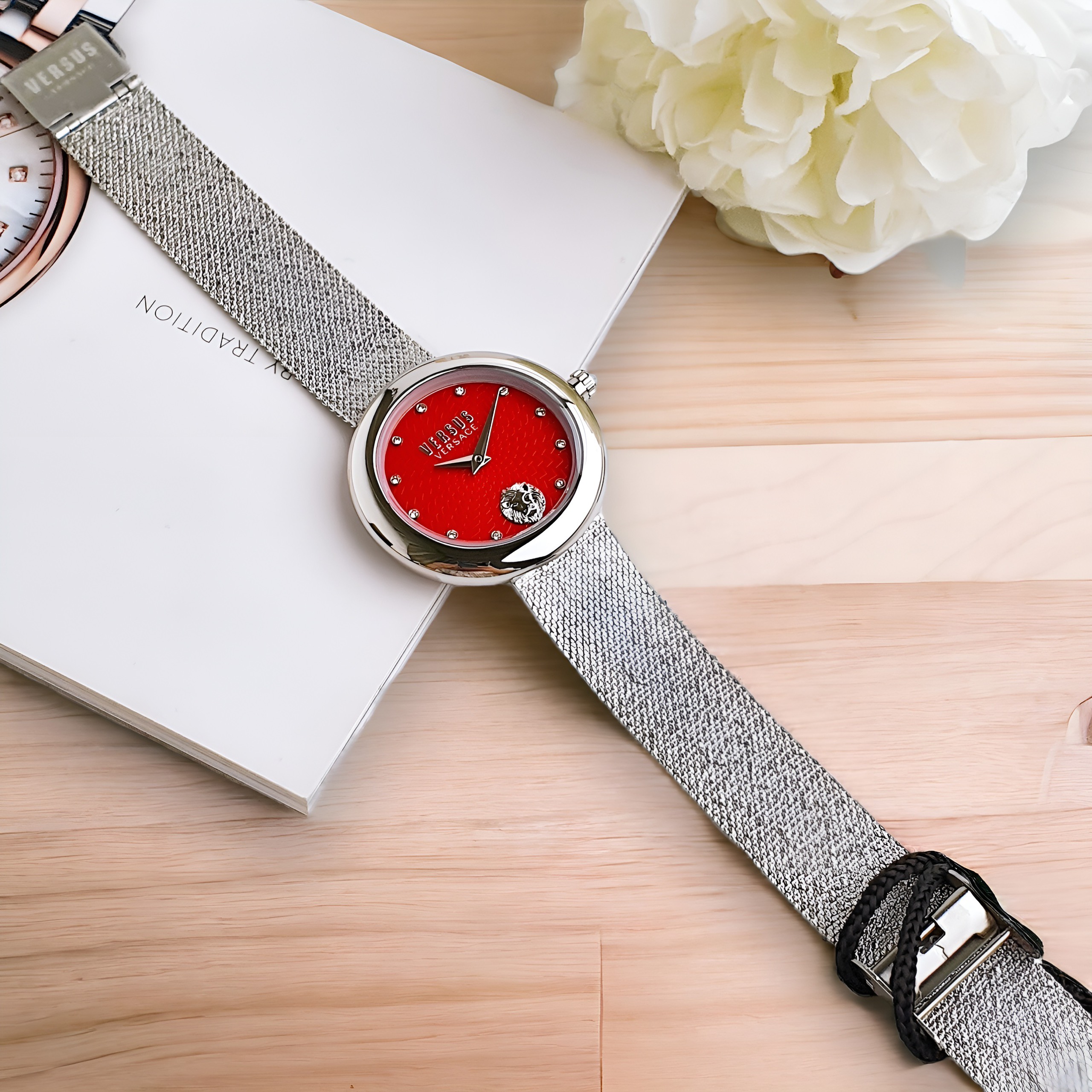 Ảnh 3 của (ĐỒNG HỒ NỮ) VERSUS BY VERSACE LEA VSPEN4121 QUARTZ SILVER TONE DÂY MESH 35mm