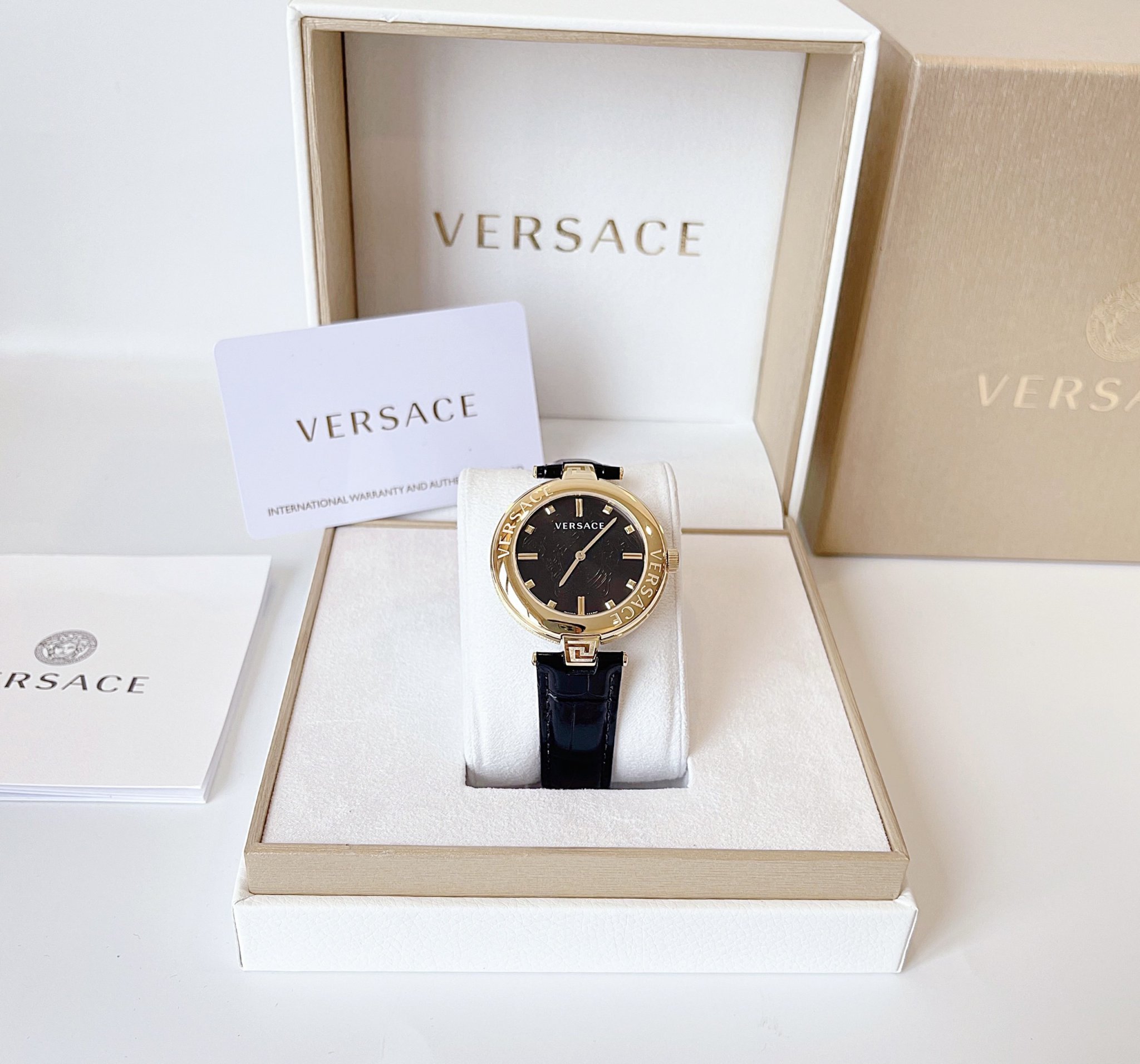 Đồng hồ Nữ Versace Medusa New Lady Black Dial VE2J00421 38MM