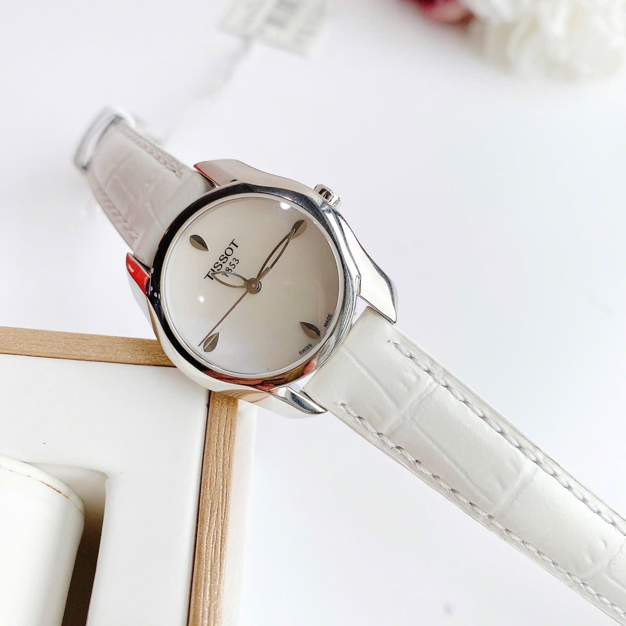 Ảnh 4 của (ĐỒNG HỒ NỮ) Tissot T-Wave Quartz T023.210.16.111.00 ( T0232101611100 )