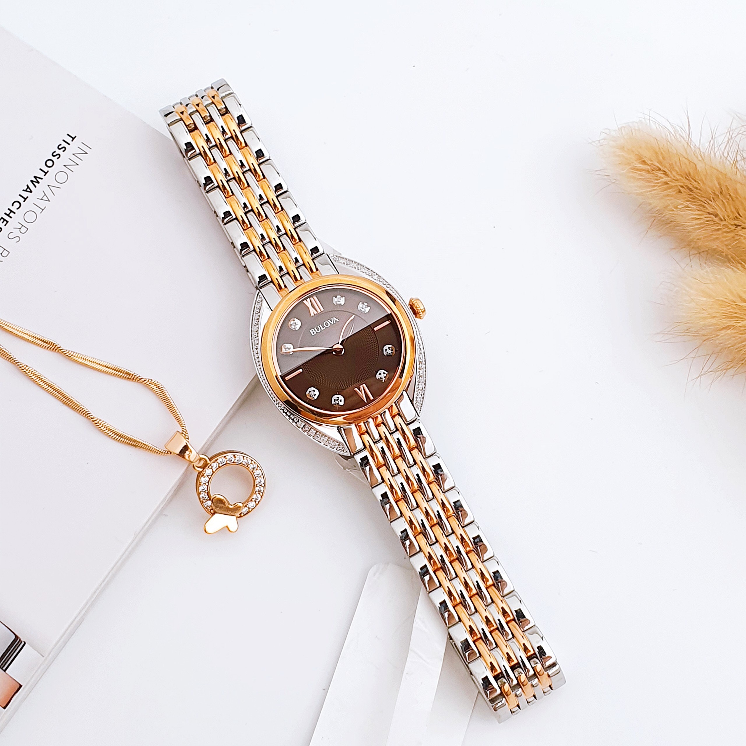 Ảnh 4 của (ĐỒNG HỒ NỮ) Bulova Curved Diamond Watch 98R230 30mm