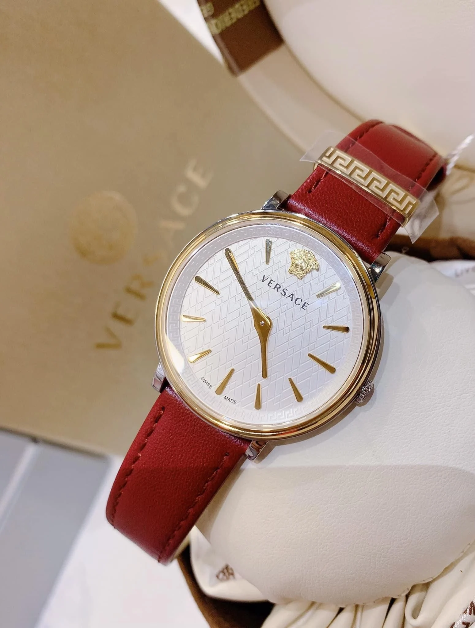 (ĐỒNG HỒ NỮ) Versace Quartz VE8100719 V-Circle Lady 38mm