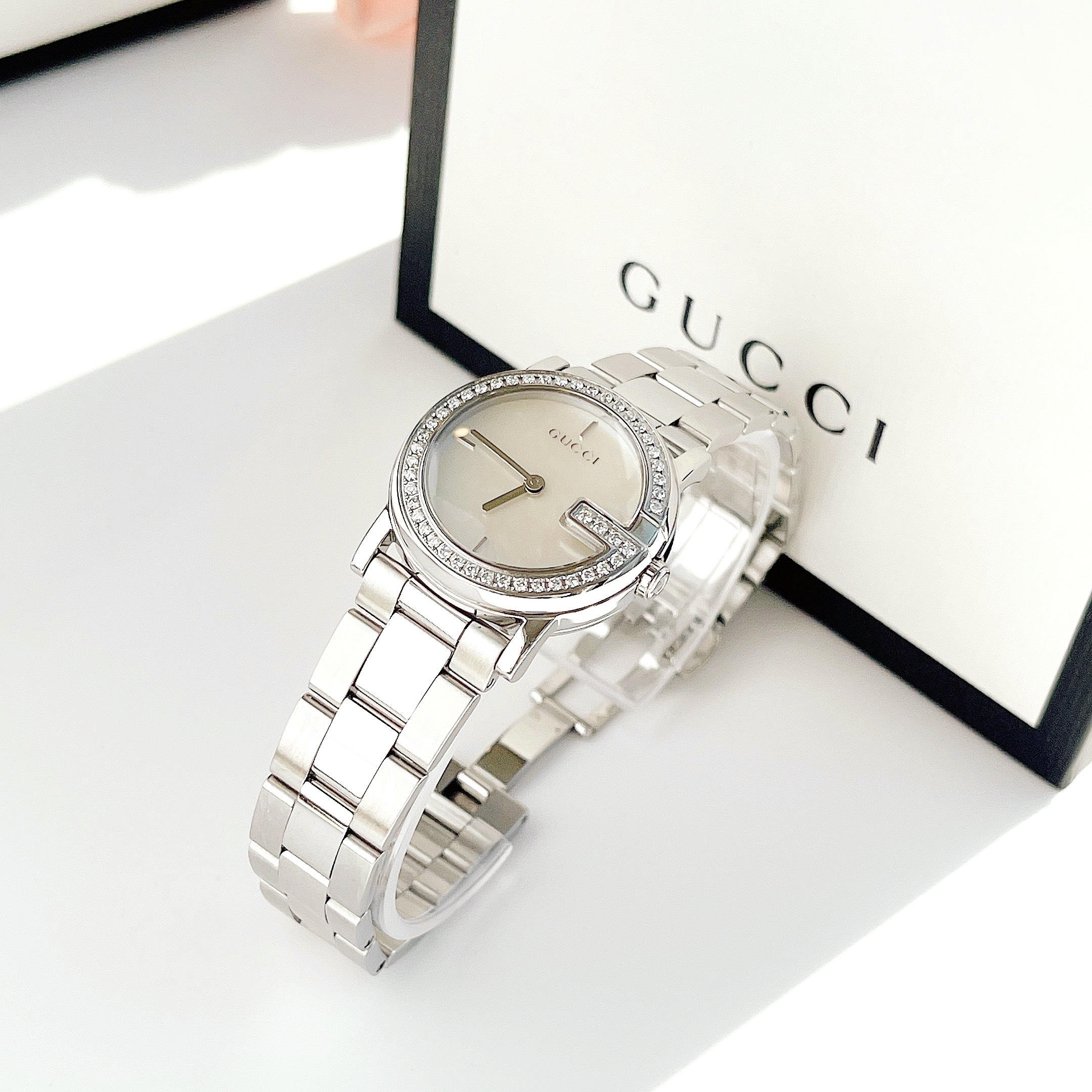 Ảnh 2 của (ĐỒNG HỒ NỮ) GUCCI Mother of Pearl Stainless Steel Ladies Watch G, YA101510, 28MM