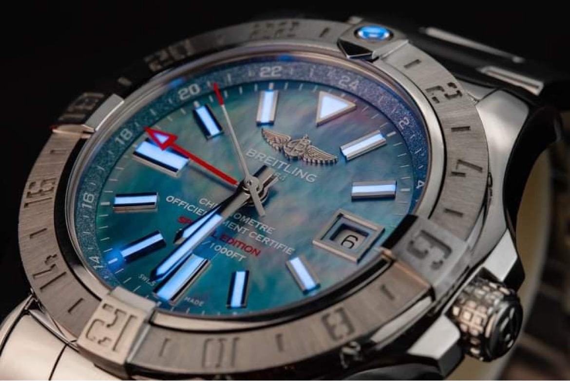 Ảnh 2 của [Deal Lướt] Đồng Hồ Nam Breitling Avenger 2 A32390 MOP Khảm Trai