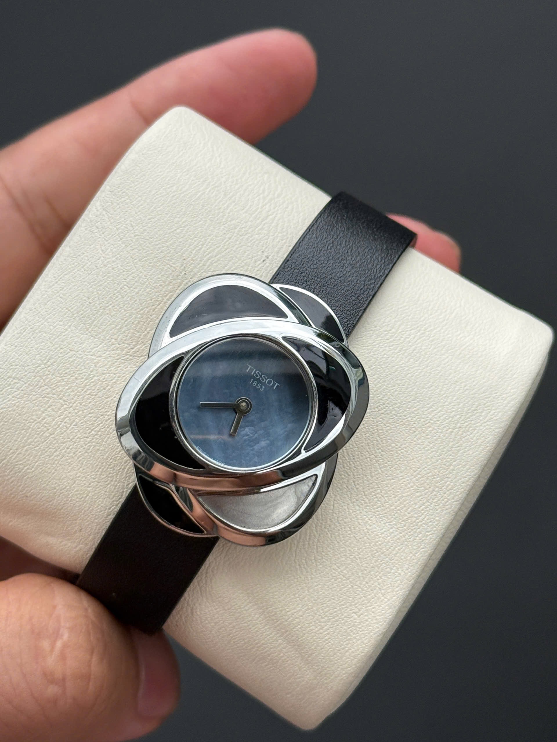 Ảnh 2 của (ĐỒNG HỒ NỮ) Tissot T-Trend T031845 black (T03.1.845) lướt