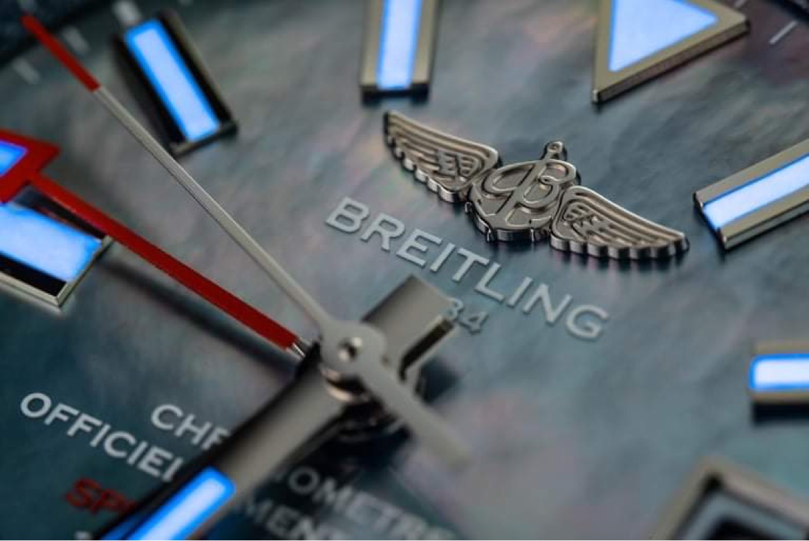 Ảnh 7 của [Deal Lướt] Đồng Hồ Nam Breitling Avenger 2 A32390 MOP Khảm Trai