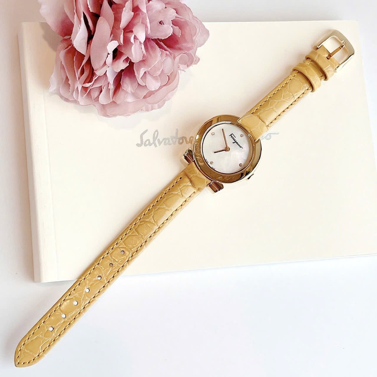 Ảnh 5 của ( ĐỒNG HỒ NỮ )  Salvatore Ferragamo Gancino Stainless Yellow Leather Watch FAP040016 Màu Vàng