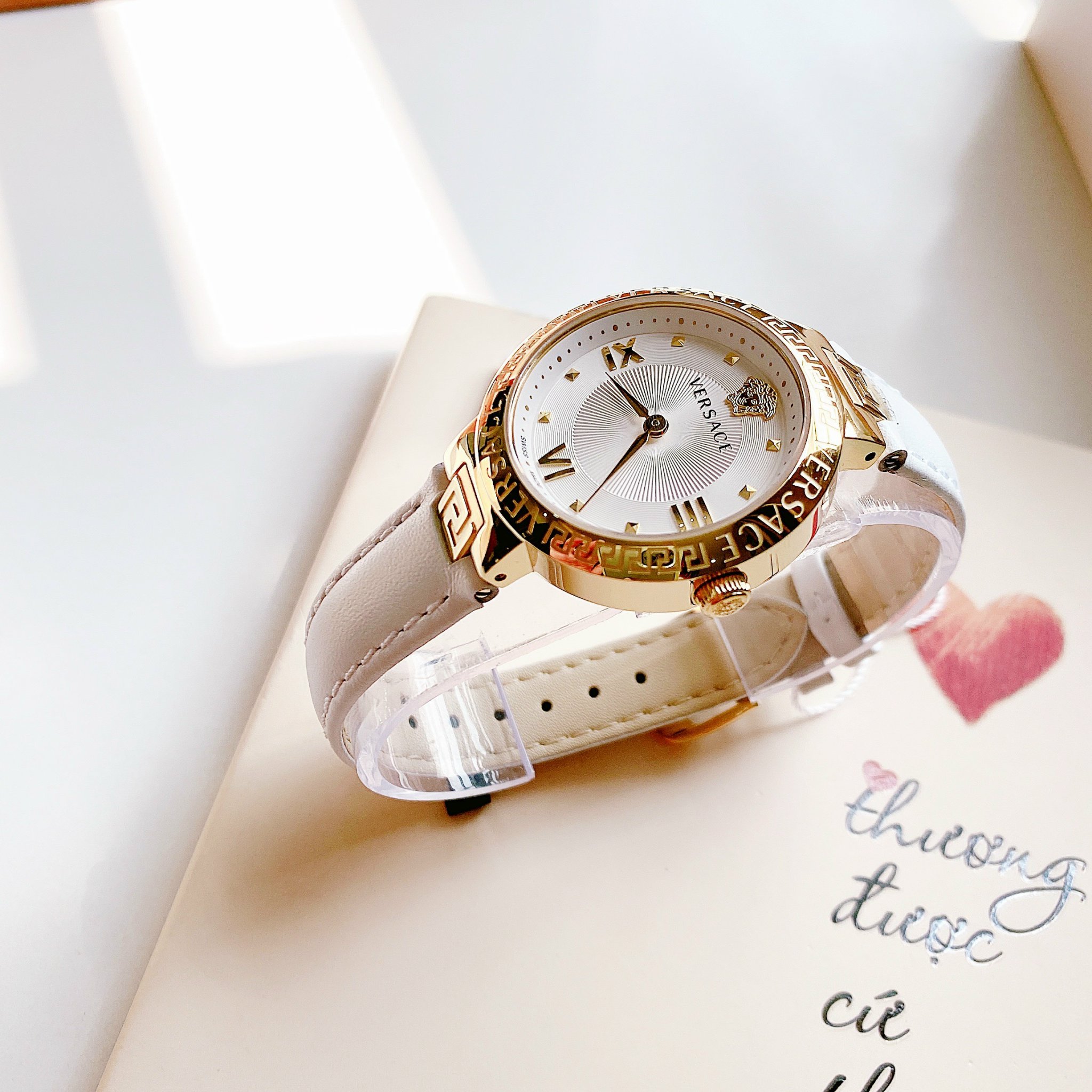 Ảnh 4 của ĐỒNG HỒ NỮ Versace Greca Lady Quartz White Dial Ladies Watch VE2K00421 Màu Trắng