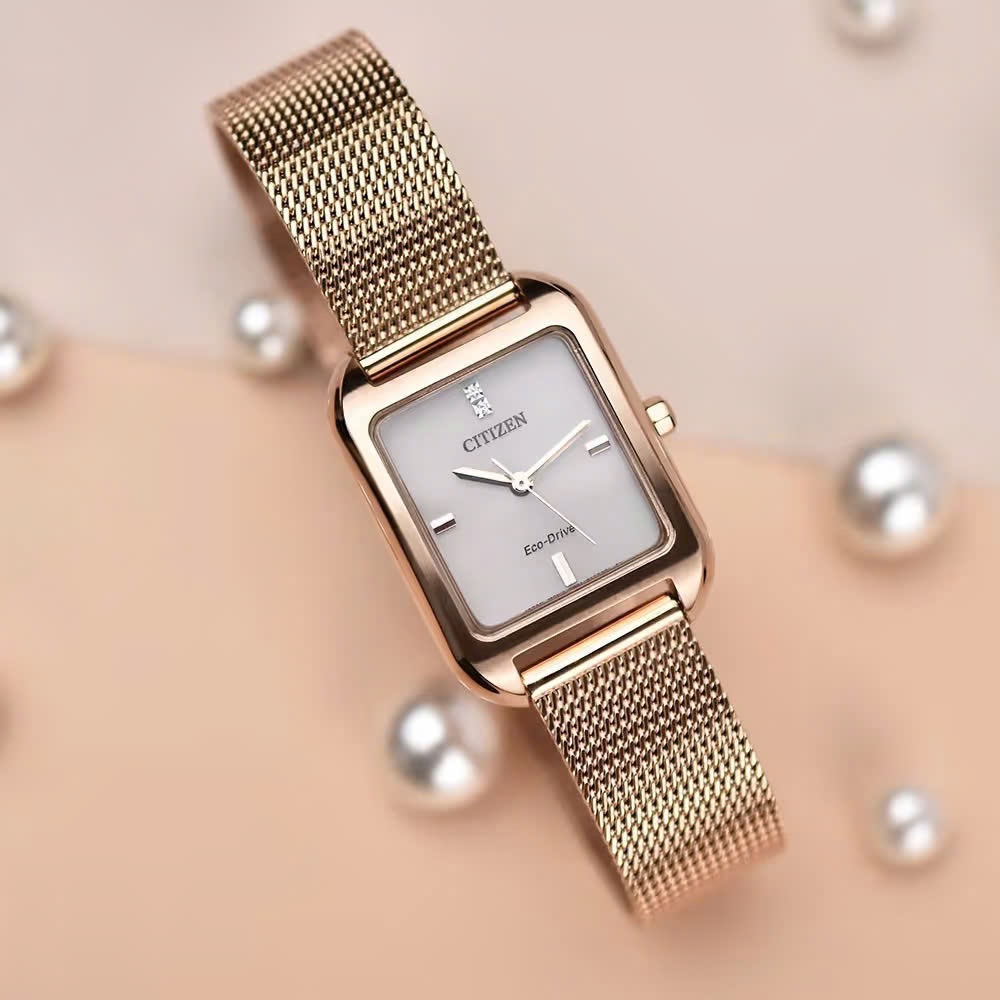 (ĐỒNG HỒ NỮ) Citizen Eco-Drive EM0493-85P mẫu vuông thanh lịch 23.5mm