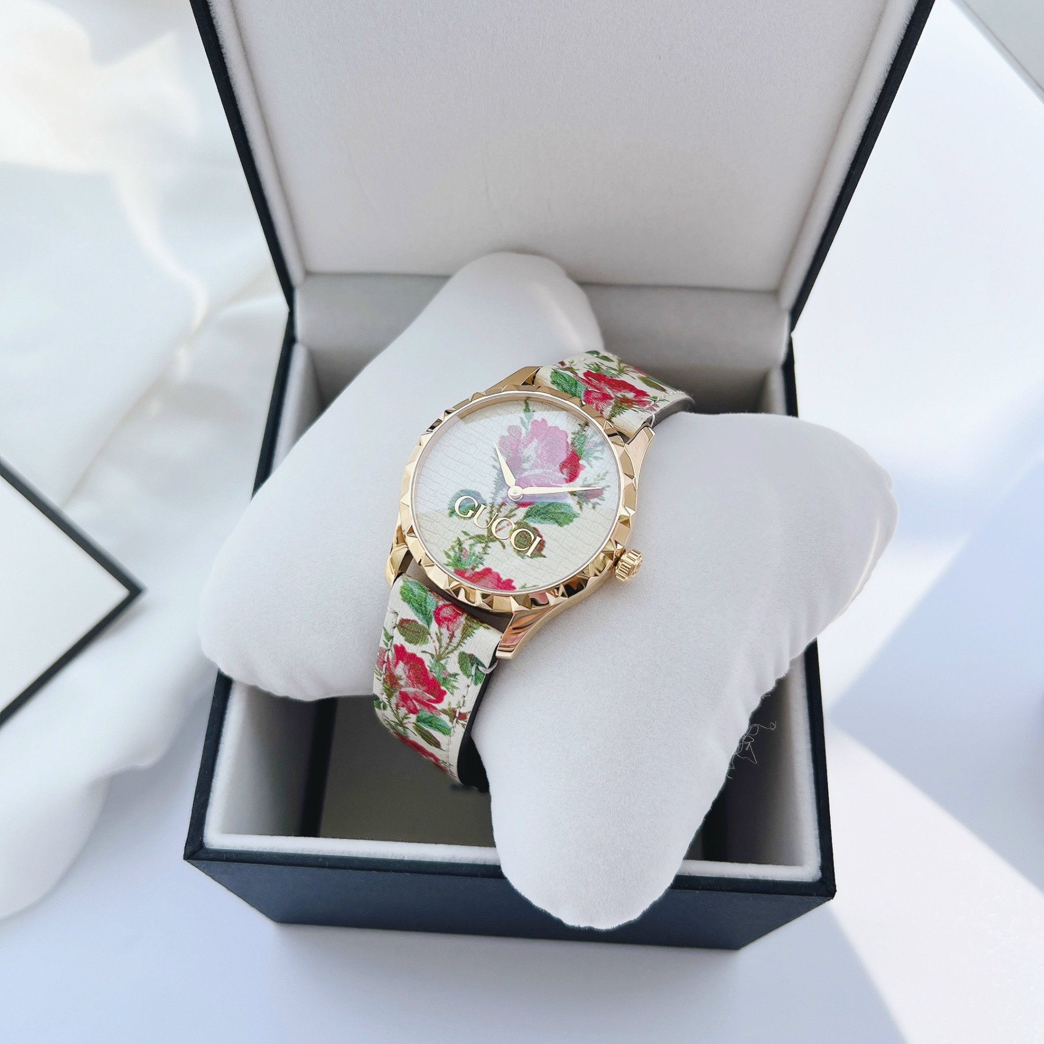 Ảnh 2 của ĐỒNG HỒ NỮ GUCCI G-TIMELESS AQUA FLORAL Phối hoạ tiết  YA1264084 38mm