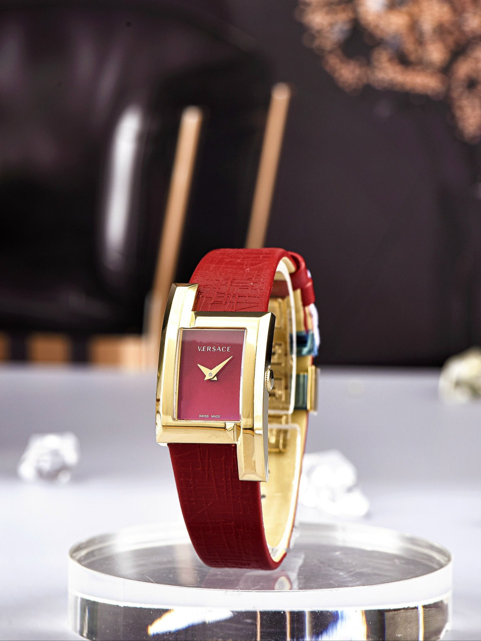 Ảnh 2 của (ĐỒNG HỒ NỮ) Versace VELU00319 Greca Icon Red Dial 21mm x 39mm (30mm tròn)