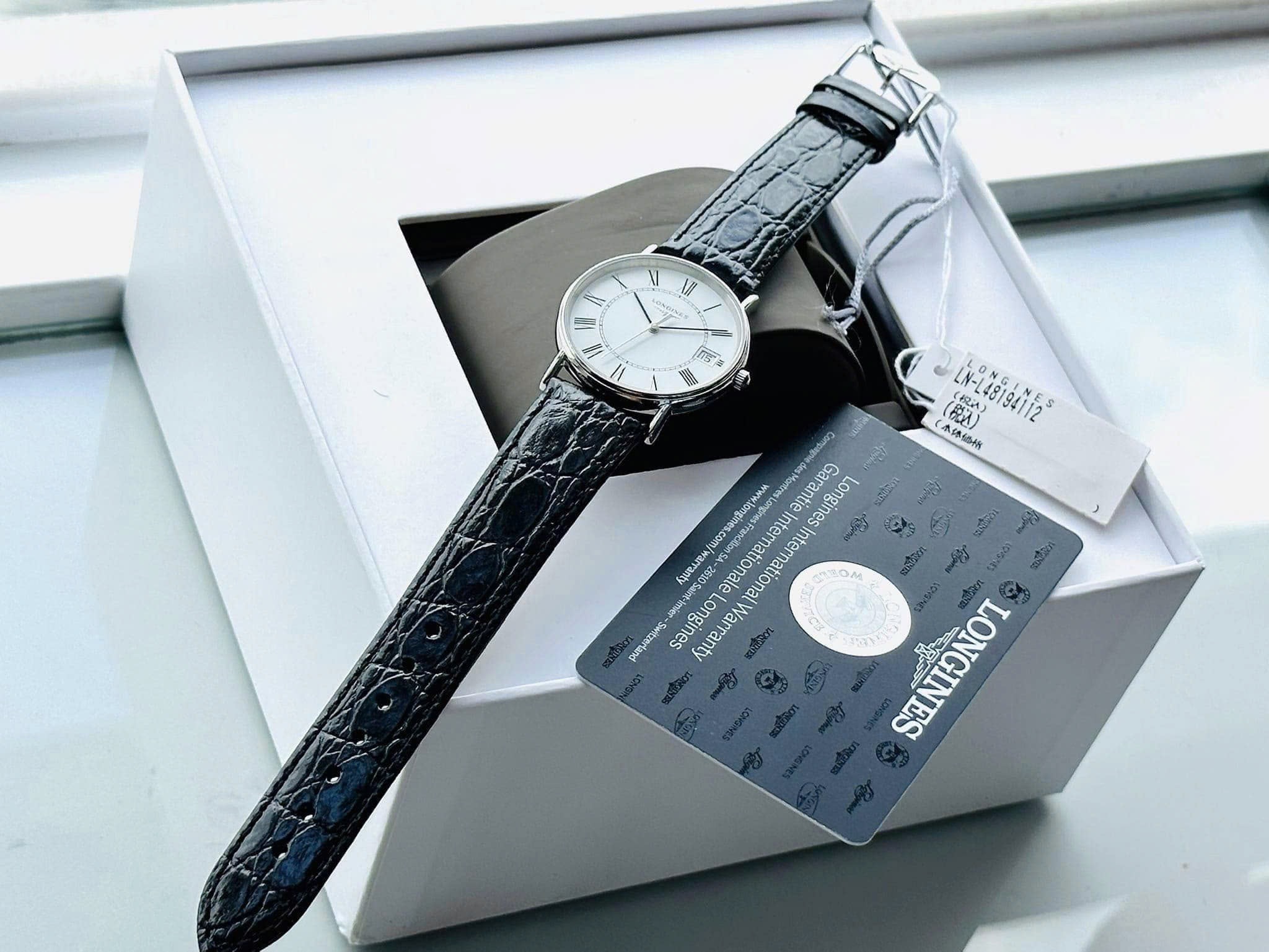 Ảnh 2 của (ĐỒNG HỒ NỮ) (NEW) Longines Presence White Dial Black Leather Unisex L4.819.4.11.2 (L48194112)