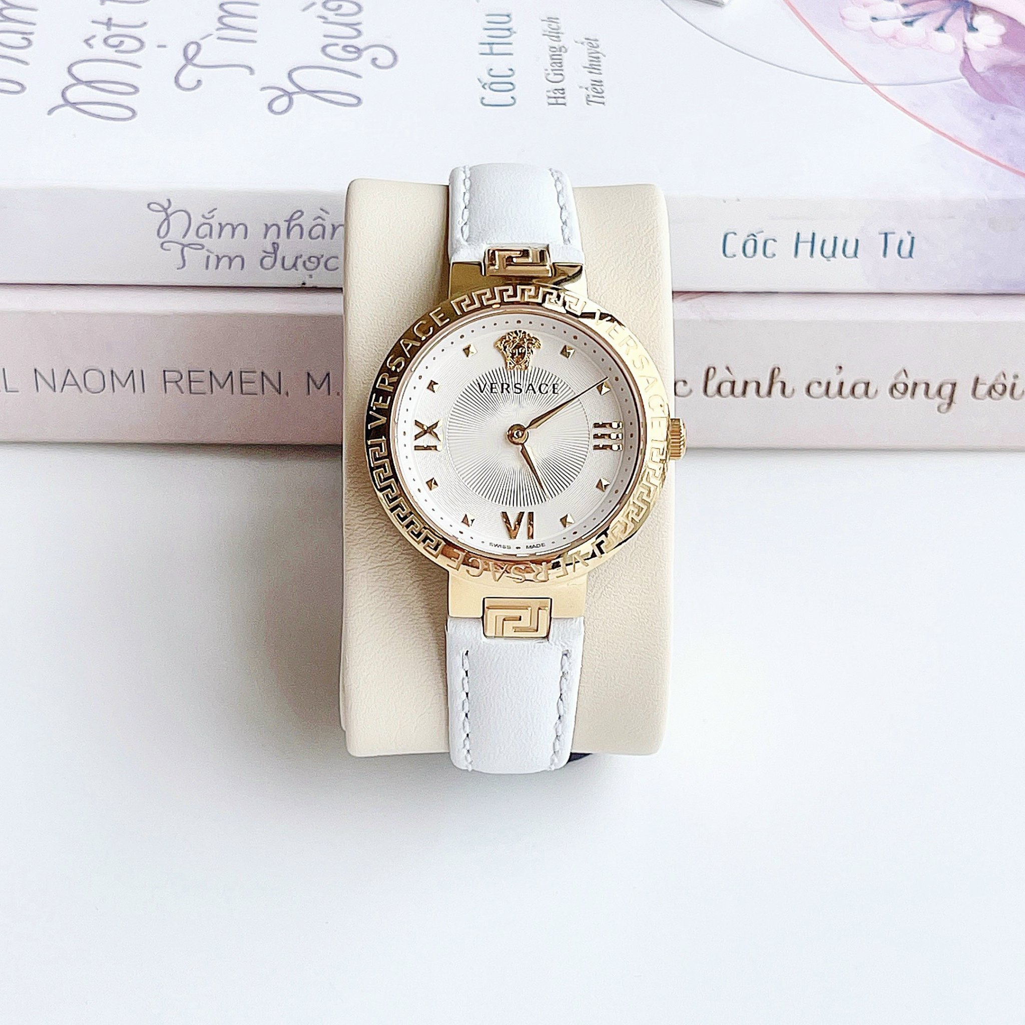 ĐỒNG HỒ NỮ Versace Greca Lady Quartz White Dial Ladies Watch VE2K00421 Màu Trắng