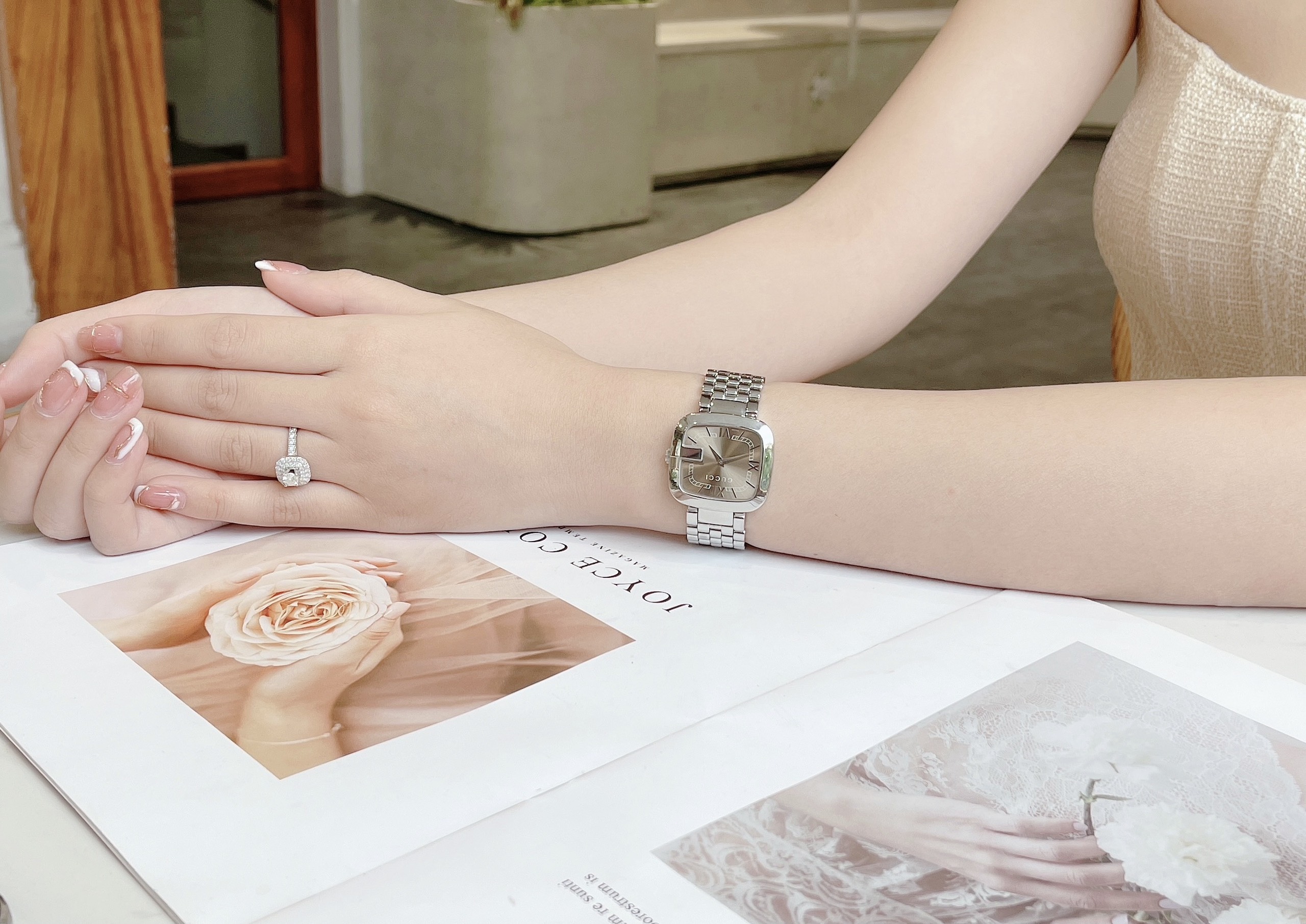 Ảnh 6 của (ĐỒNG HỒ NỮ) GUCCI YA125413 G- Silver Ladies Watch 32mmx34mm (~36mm tròn)