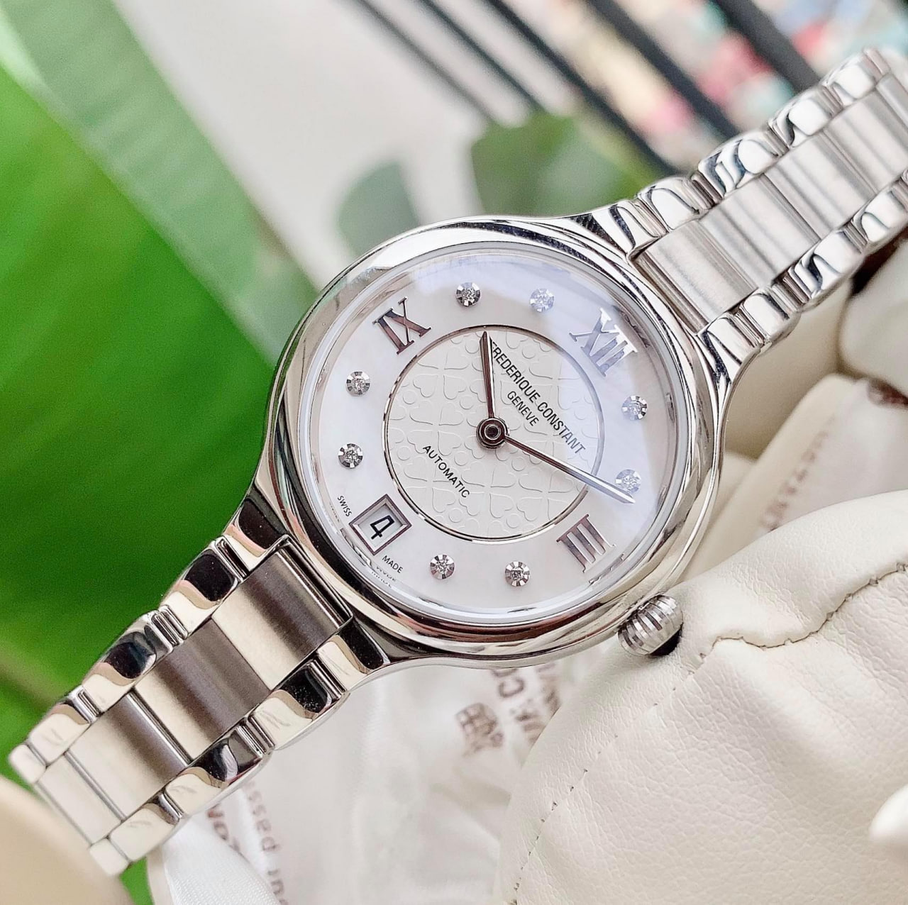Ảnh 3 của (ĐỒNG HỒ NỮ) Frederique Constant Classics Delight Diamond FC-306WHD3ER6B (FC306WHD3ER6B) 33mm